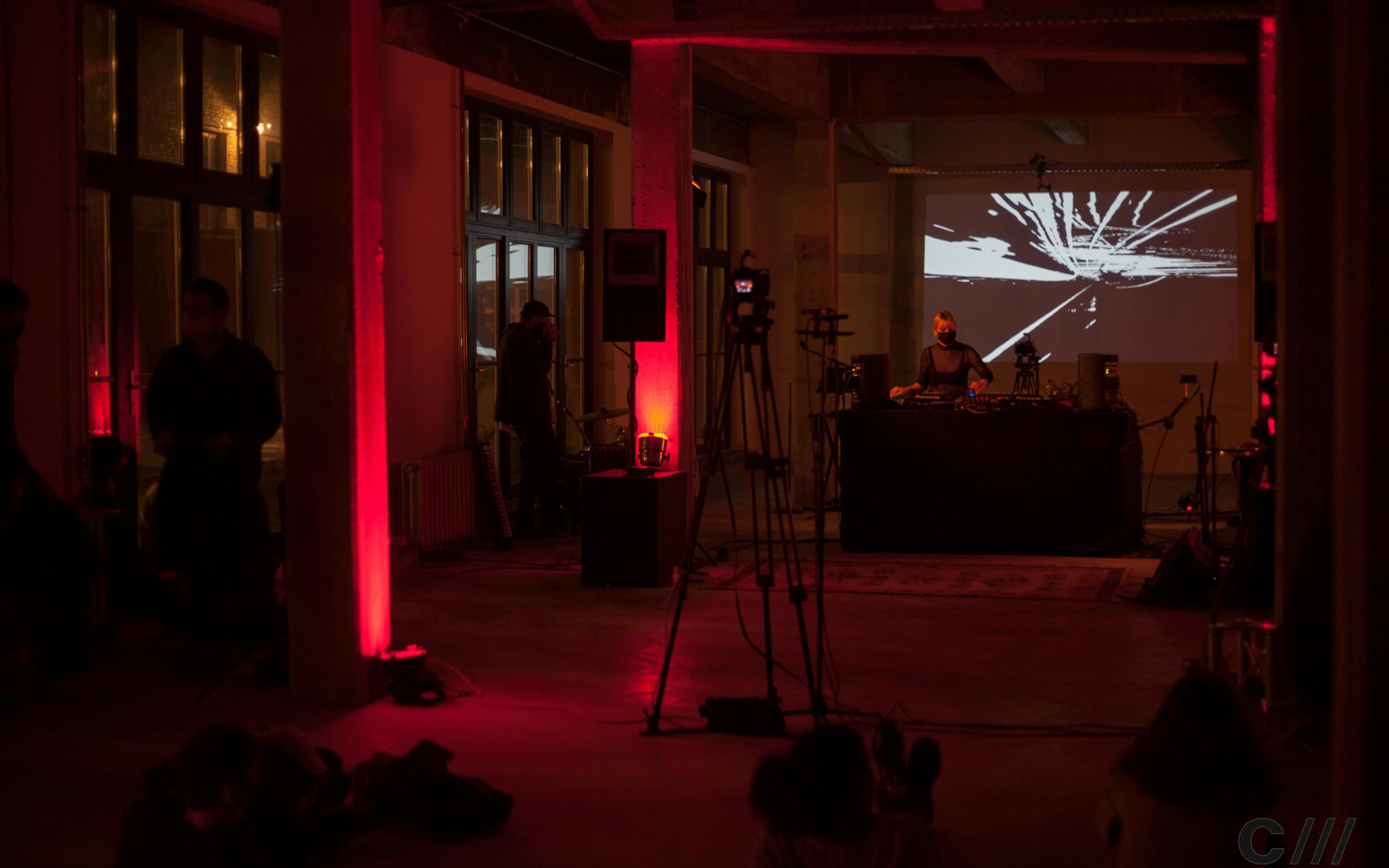 Stina Francina performance at Signals Festival 2020 at Catalyst Berlin | Photo by Ian Dunham