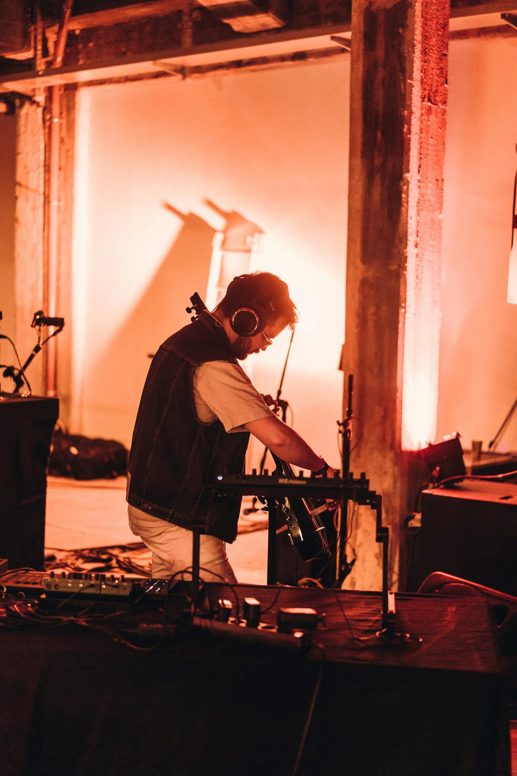 Samaquias Lorta performs Microcosm at Signals Festival 2020 at Catalyst Berlin | Photo by Dico Baskoro
