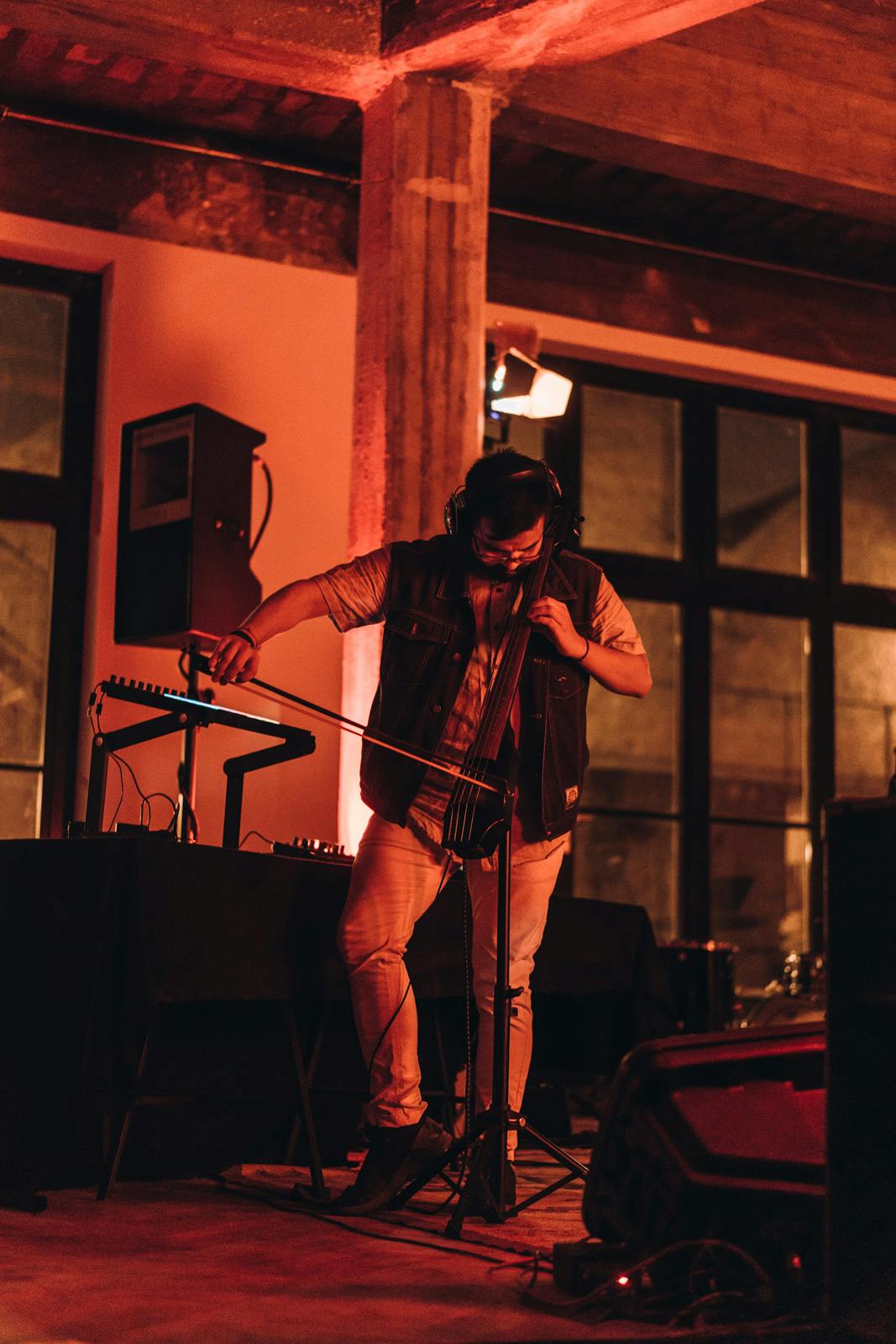 Samaquias Lorta performs Microcosm at Signals Festival 2020 at Catalyst Berlin | Photo by Dico Baskoro