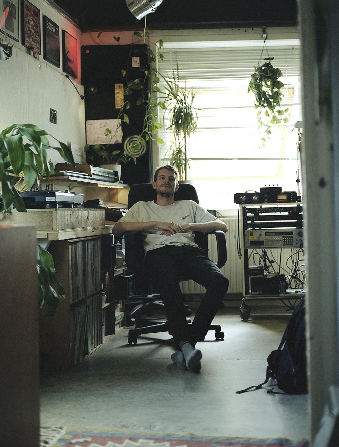 Danish producer, DJ and Catalyst Berlin Electronic Music Production & Performance Bachelor alumnus Johan Klinkvort, aka Shatter Hands