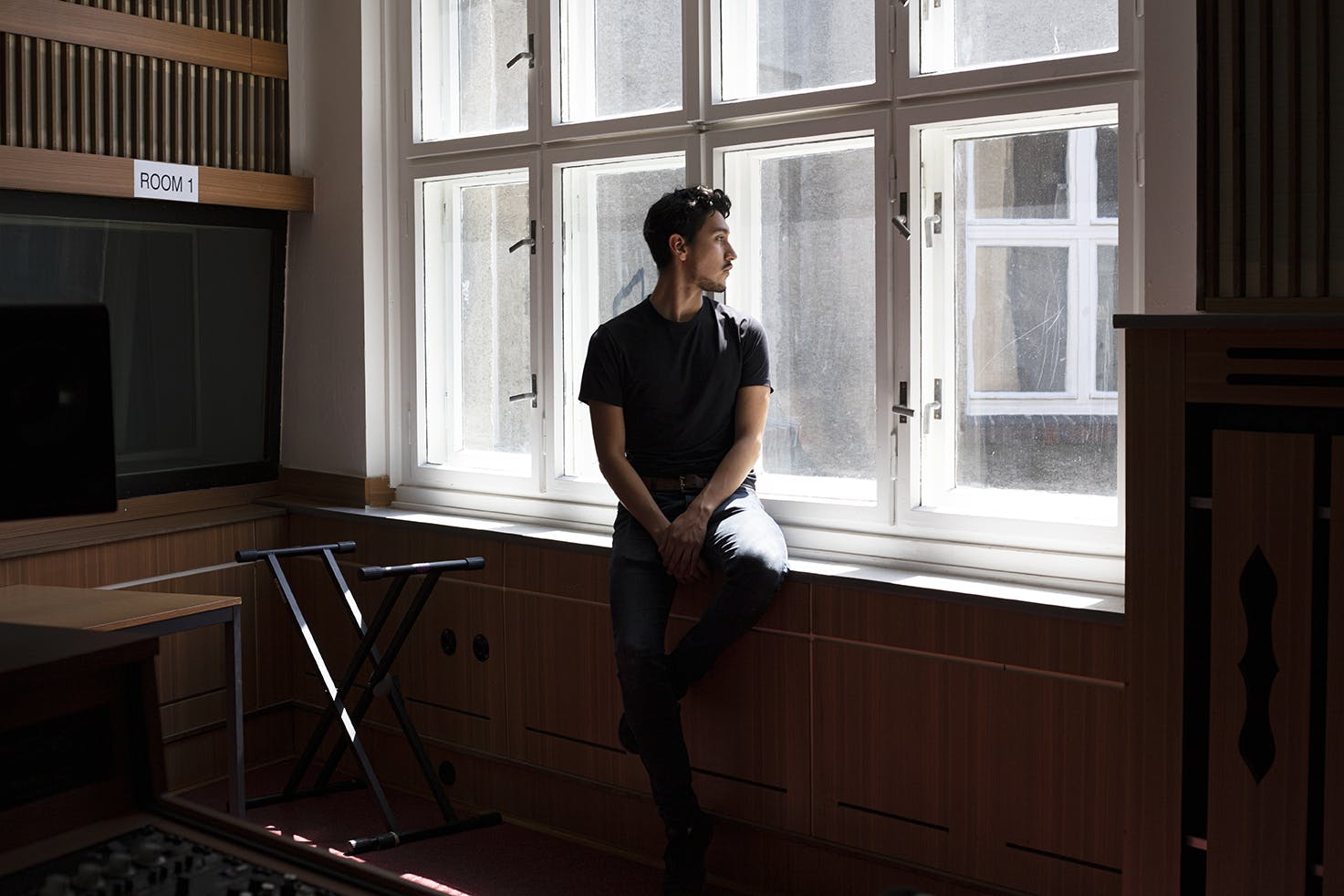 Photoshoot with Catalyst Berlin Electronic Music Production & Performance student Marcelo Mantilla aka Ponder Mars by Aurélie Nydegger 