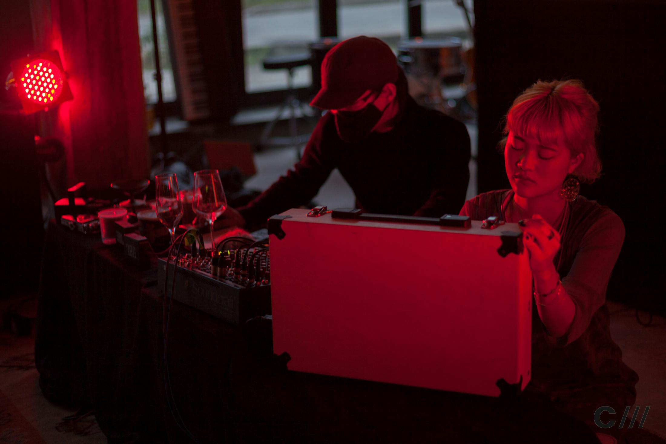 Mizuki Ishikawa and Wei Kang Beh performance at Signals Festival 2020 at Catalyst Berlin | Photo by Ian Dunham