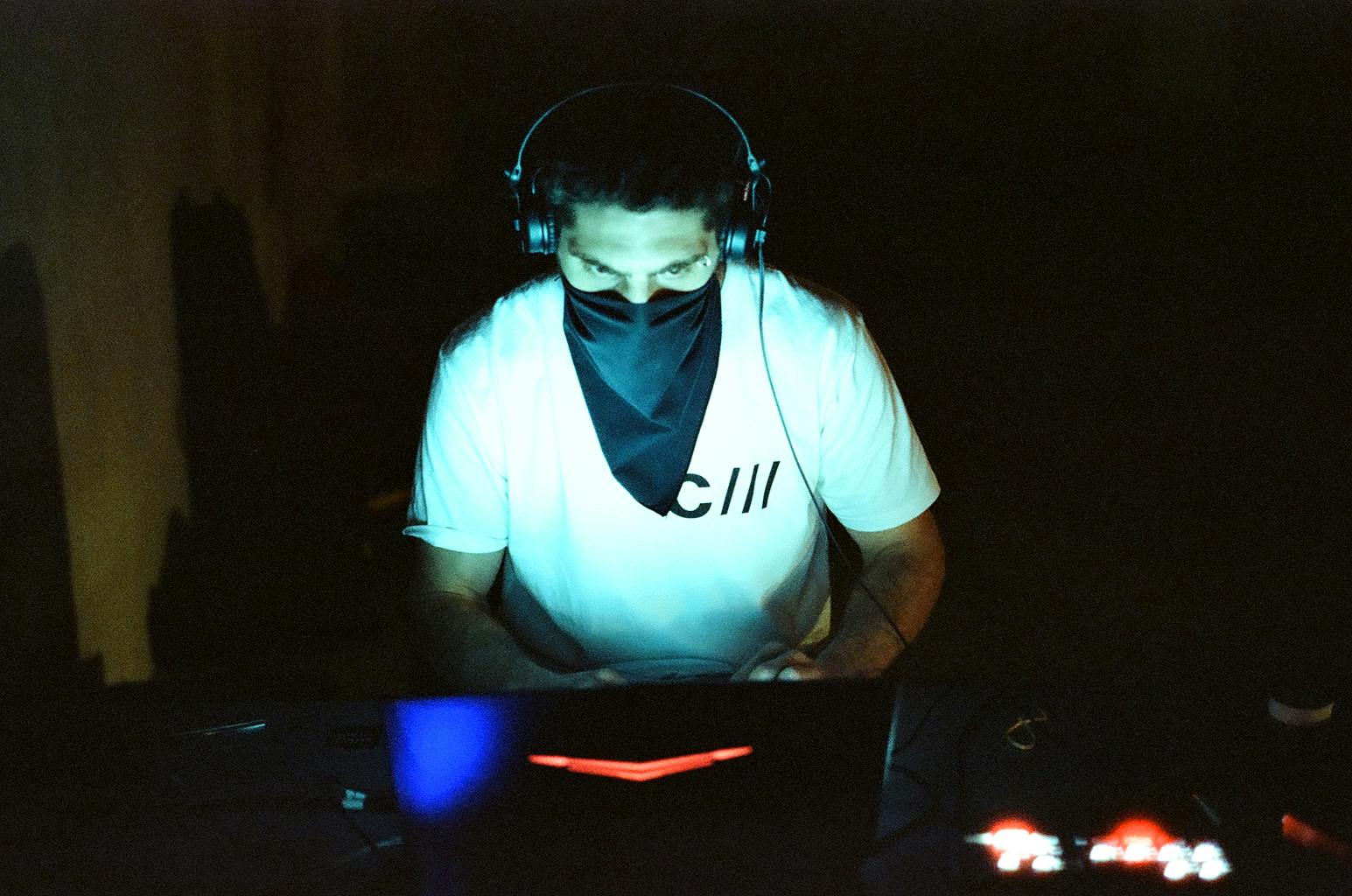 Matt Migz performance at Signals Festival 2020 at Catalyst Berlin | Photo by Frankie Casillo