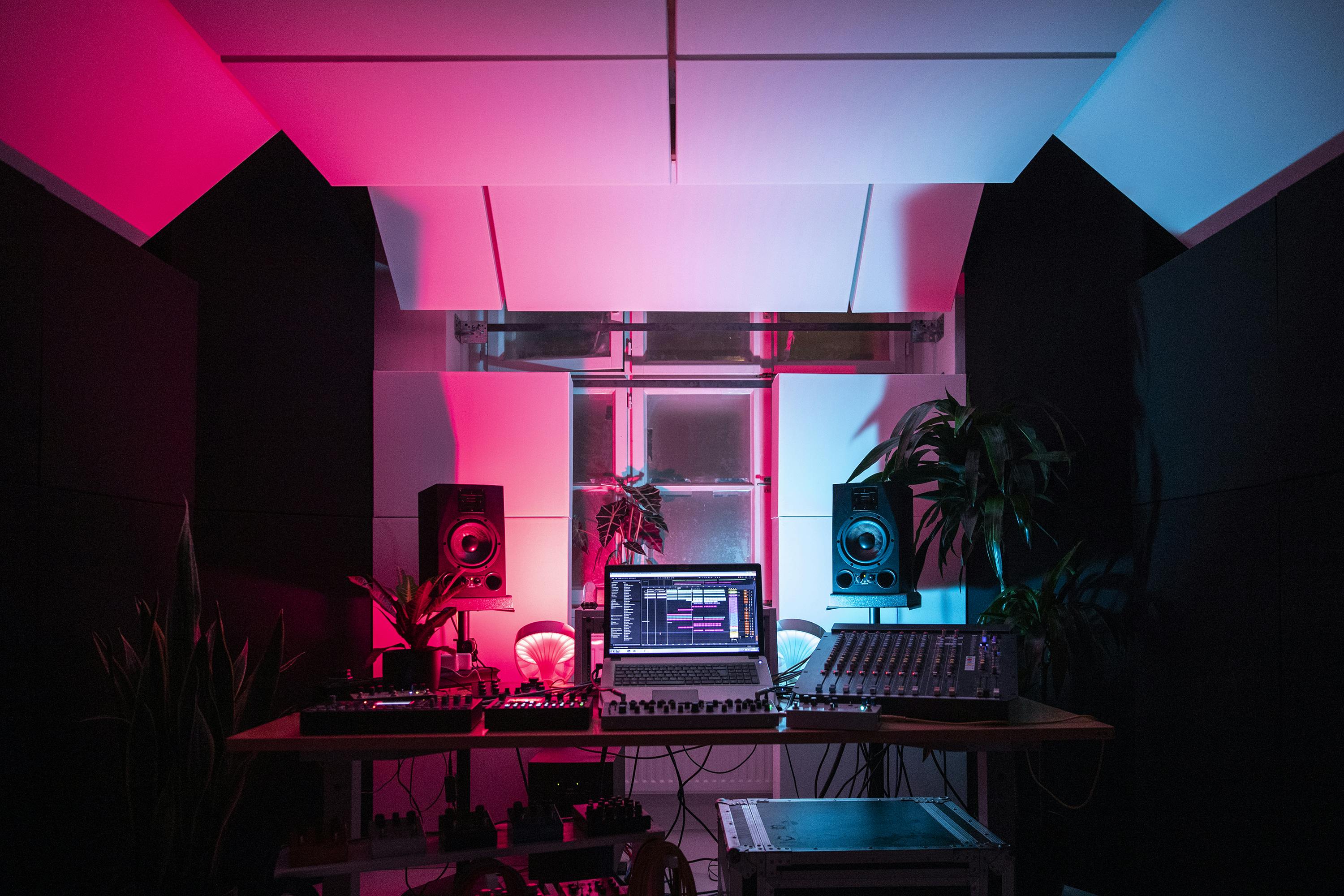 Kiss Your Ears acoustic treatment, founded by Catalyst Berlin Music alumnus Jon Doig