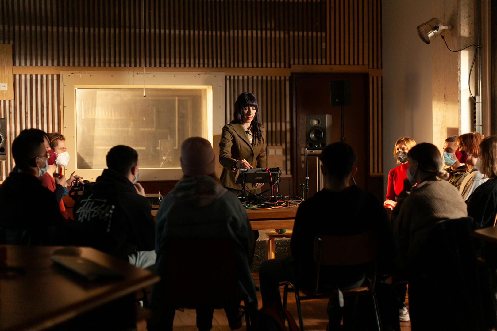 lady-starlight-performs-live-set-to-students