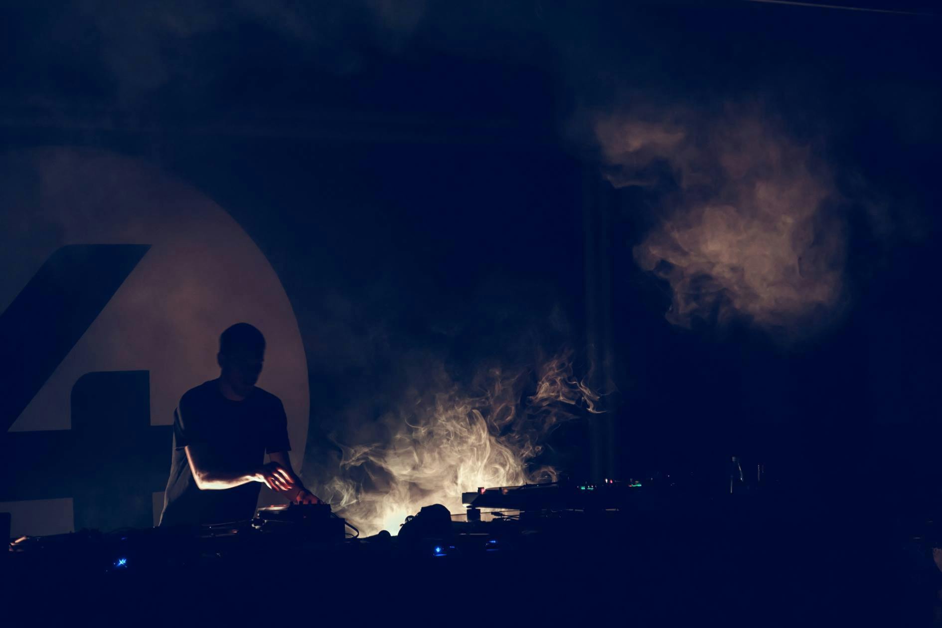 Danish producer, DJ and Catalyst Berlin Electronic Music Production & Performance Bachelor alumnus Johan Klinkvort, aka Shatter Hands