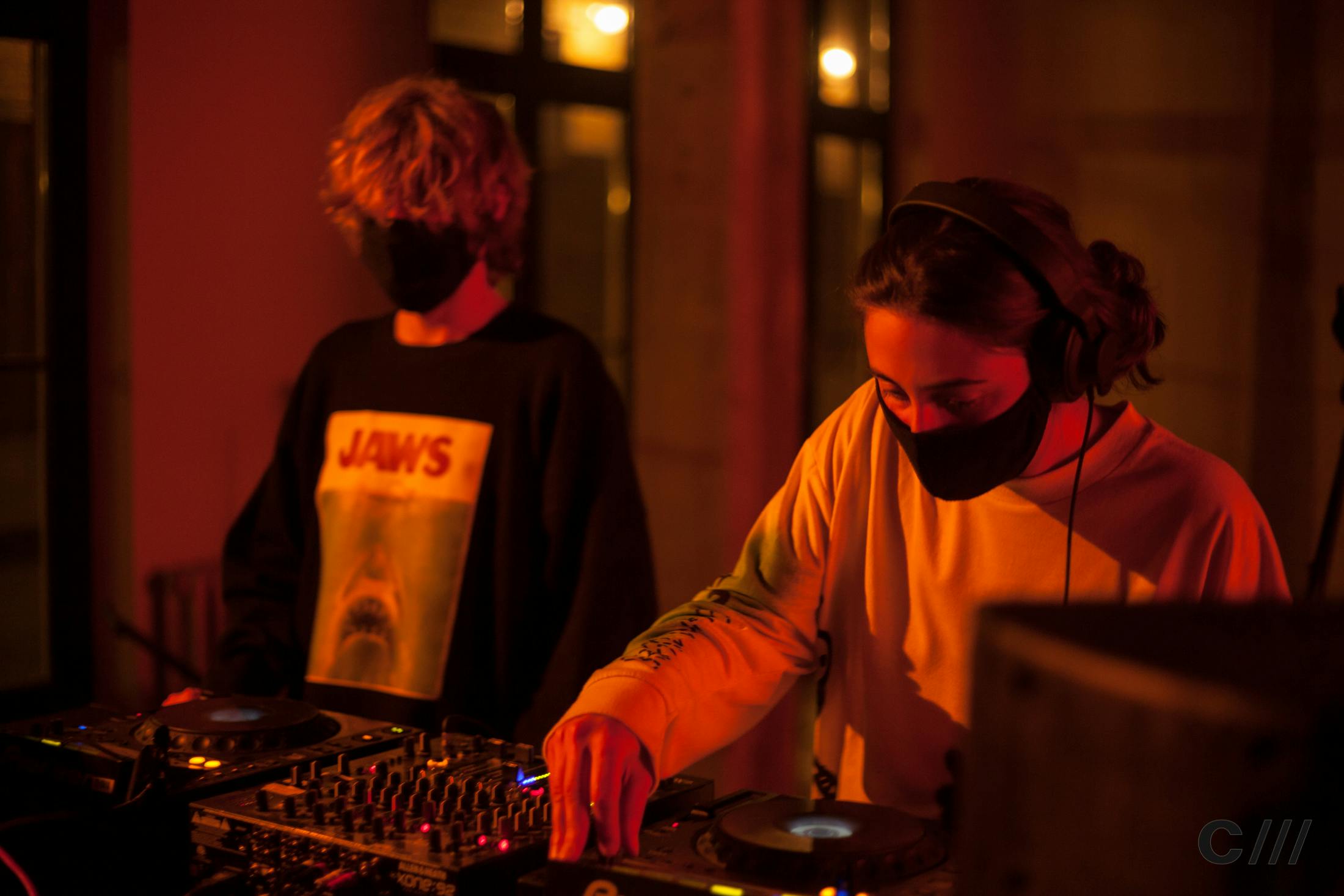 Cocktail Party Effect and alys perform b2b at Signals Festival 2020 at Catalyst Berlin | Photo by Ian Dunham