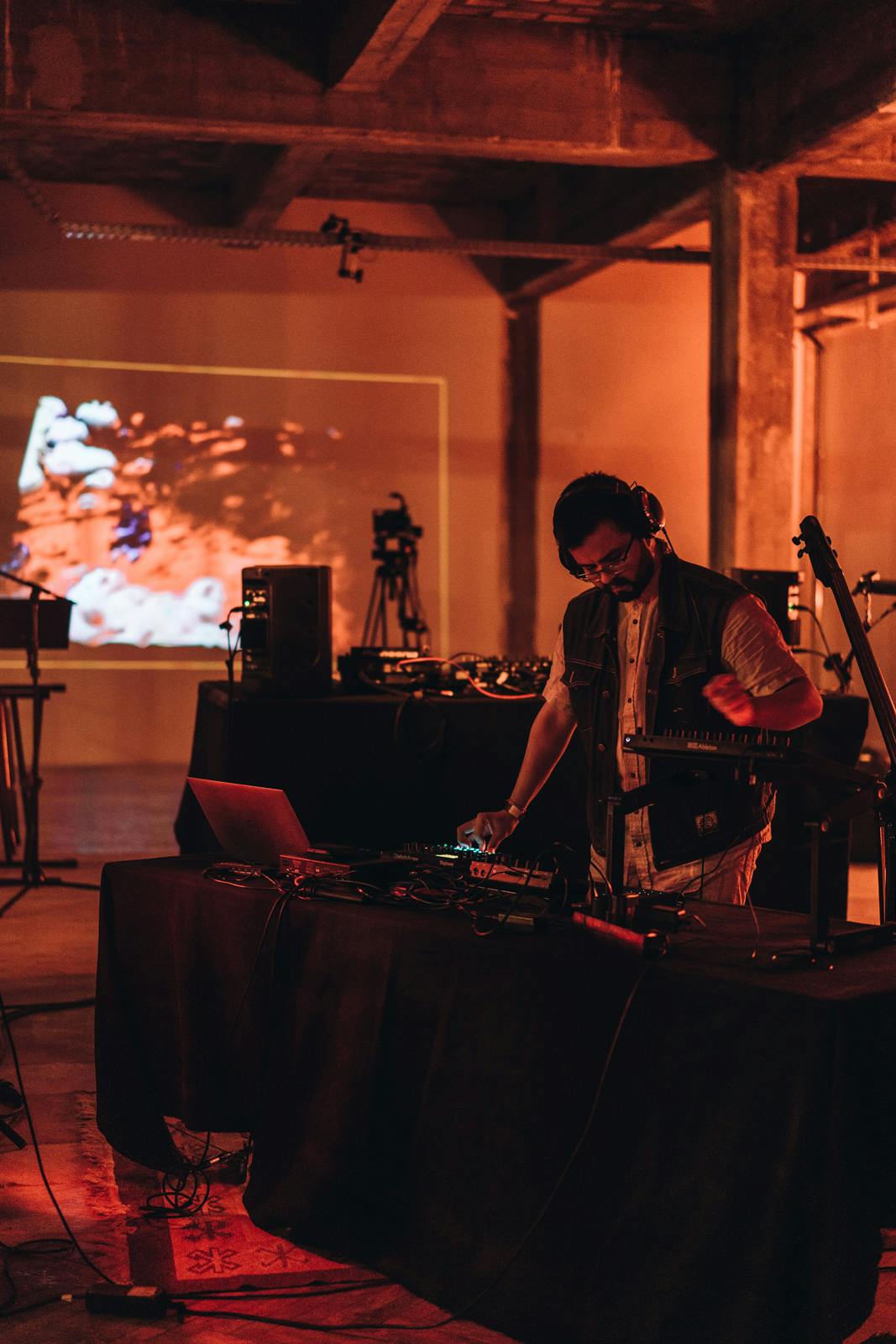 Samaquias Lorta performs Microcosm at Signals Festival 2020 at Catalyst Berlin | Photo by Dico Baskoro