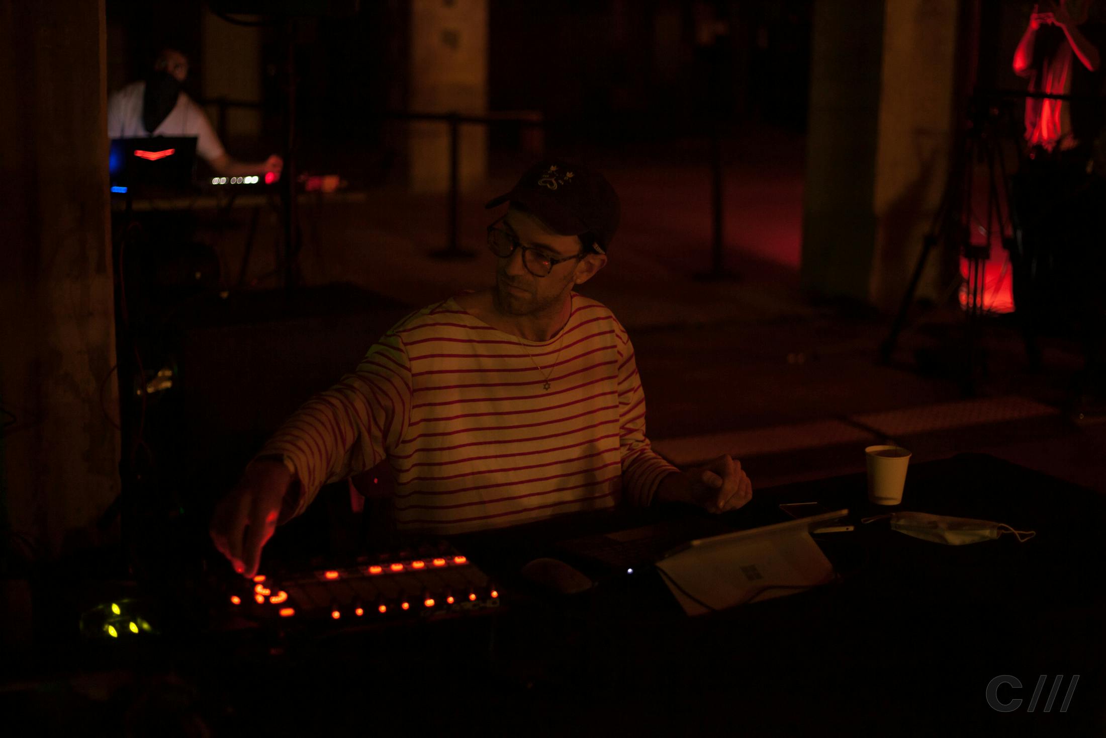 Catalyst Music tutor Doron Sadja performance at Signals Festival 2020 at Catalyst Berlin | Photo by Ian Dunham