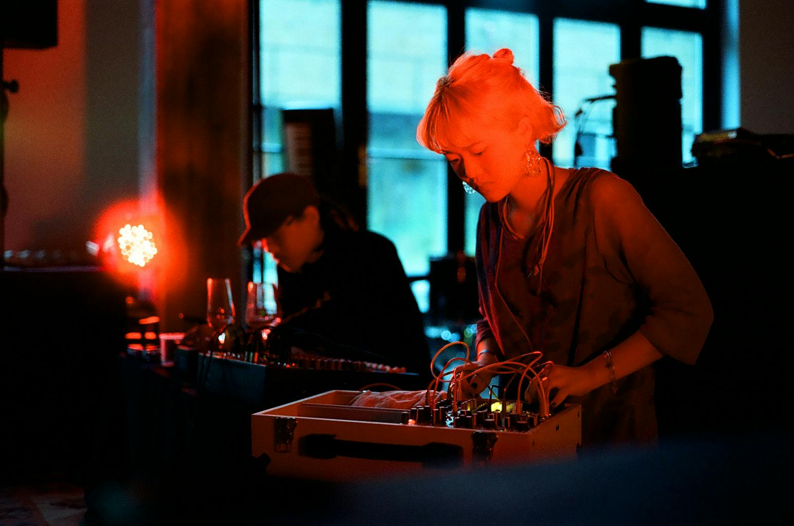 Mizuki Ishikawa and Wei Kang Beh performance at Signals Festival 2020 at Catalyst Berlin | Photo by Frankie Casillo