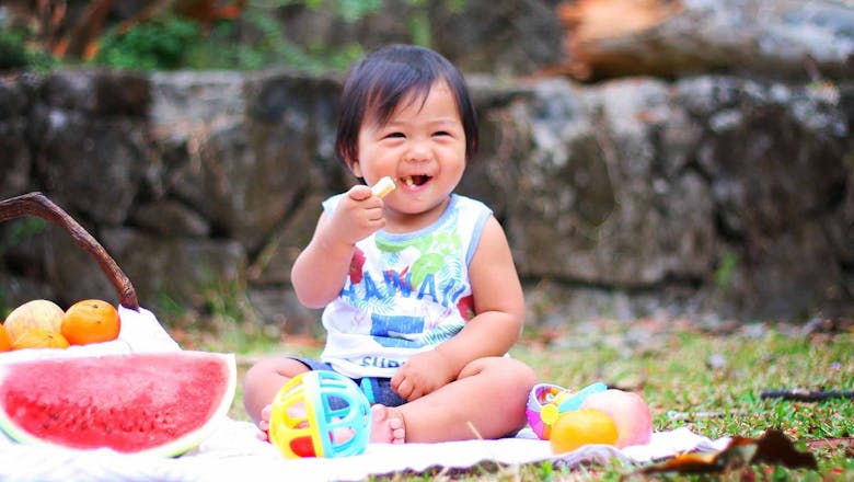 離乳食で果物は大丈夫 果物を赤ちゃんに食べさせる際の注意点とは Sharedine