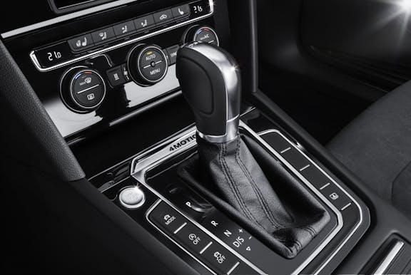 Gear stick shot of the Volkswagen Passat