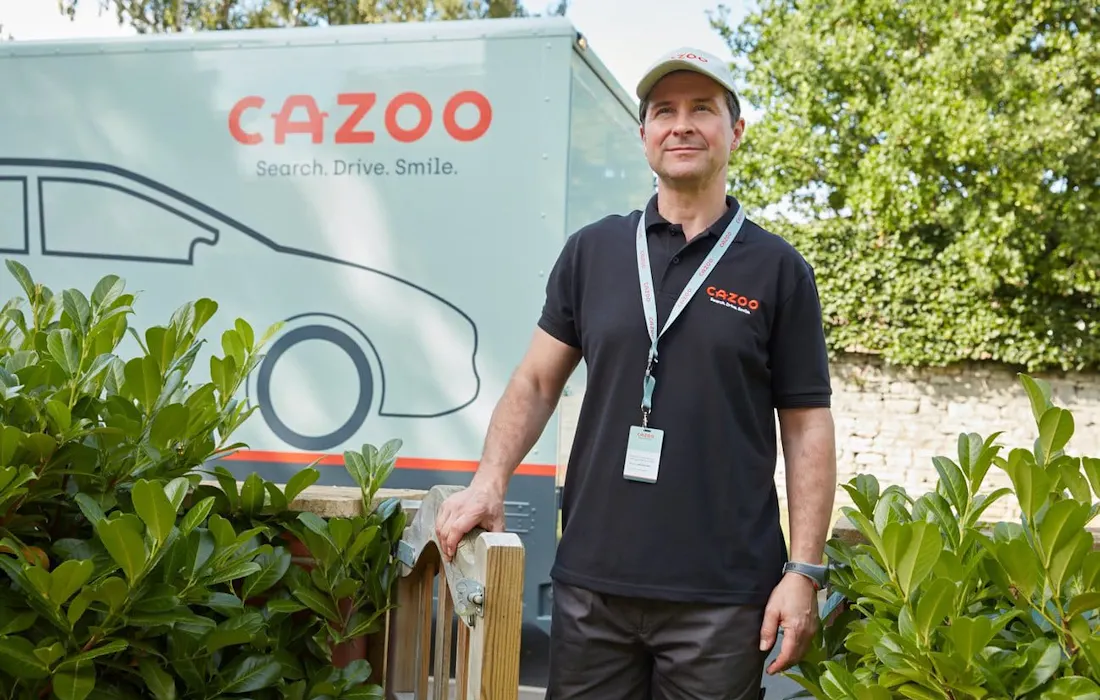 Cazoo Delivery Specialist walking through gate