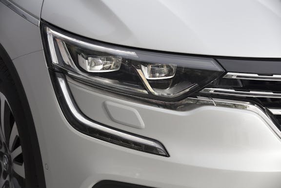 Front light shot of the Renault Koleos