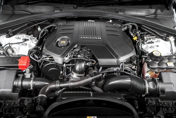 Jaguar F-Pace engine