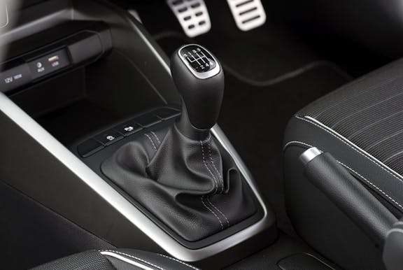 Gear shift shot of the Kia Rio