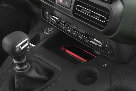 Gear stick shot of the Citroen Berlingo