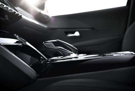 Gear stick shot of the Peugeot 208