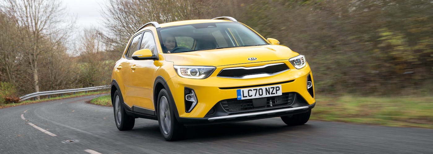 Kia Stonic driving
