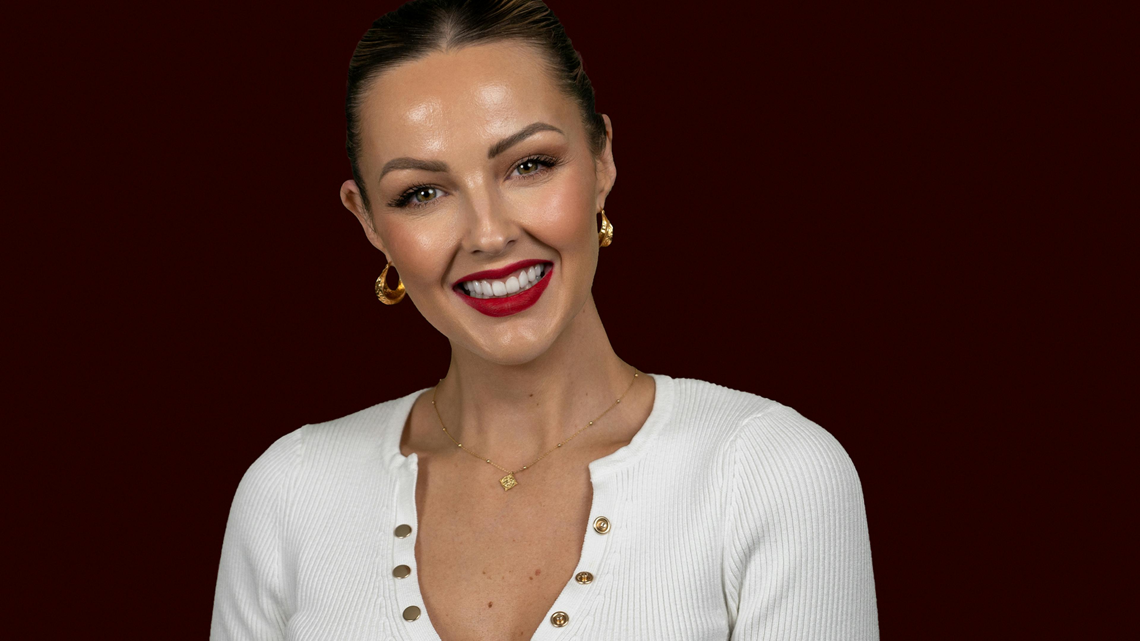 Rachael smiling with porcelain veneers