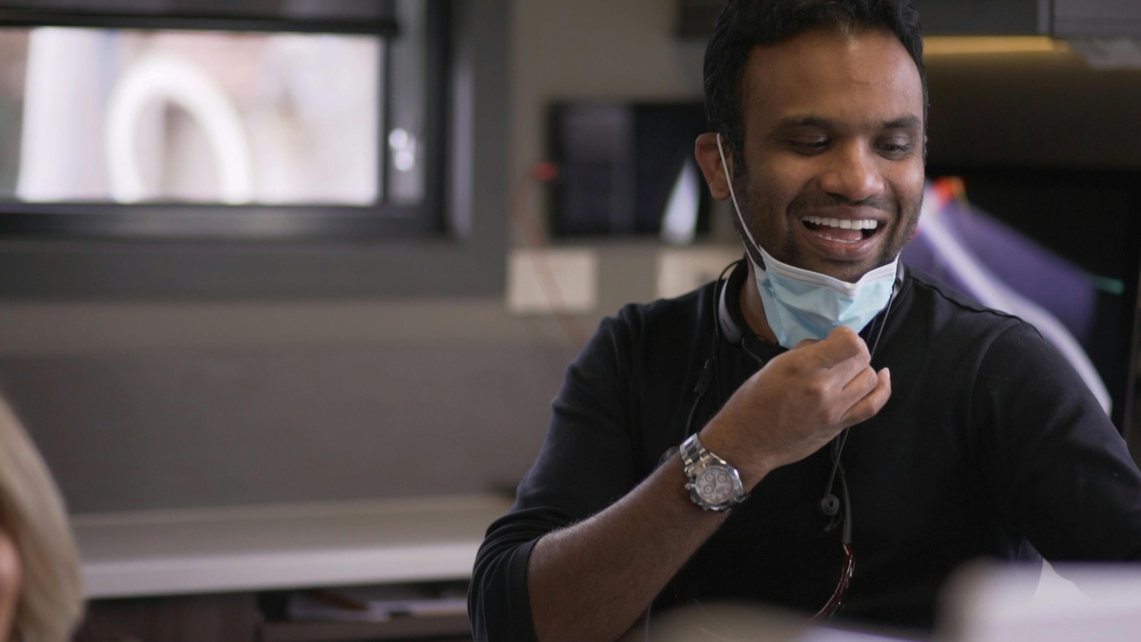 Dr Dee at Vogue Dental Studios with face mask