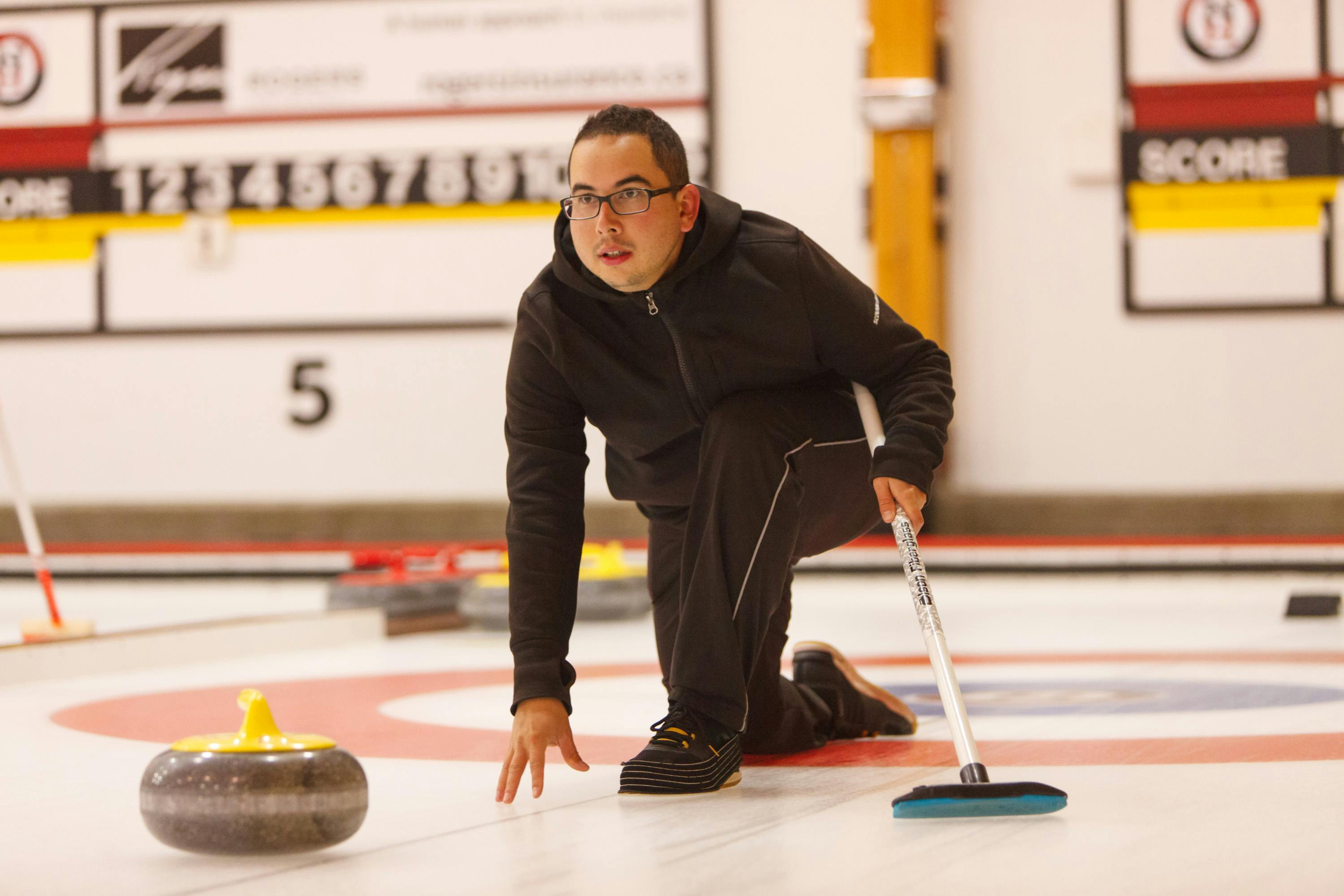 man curling