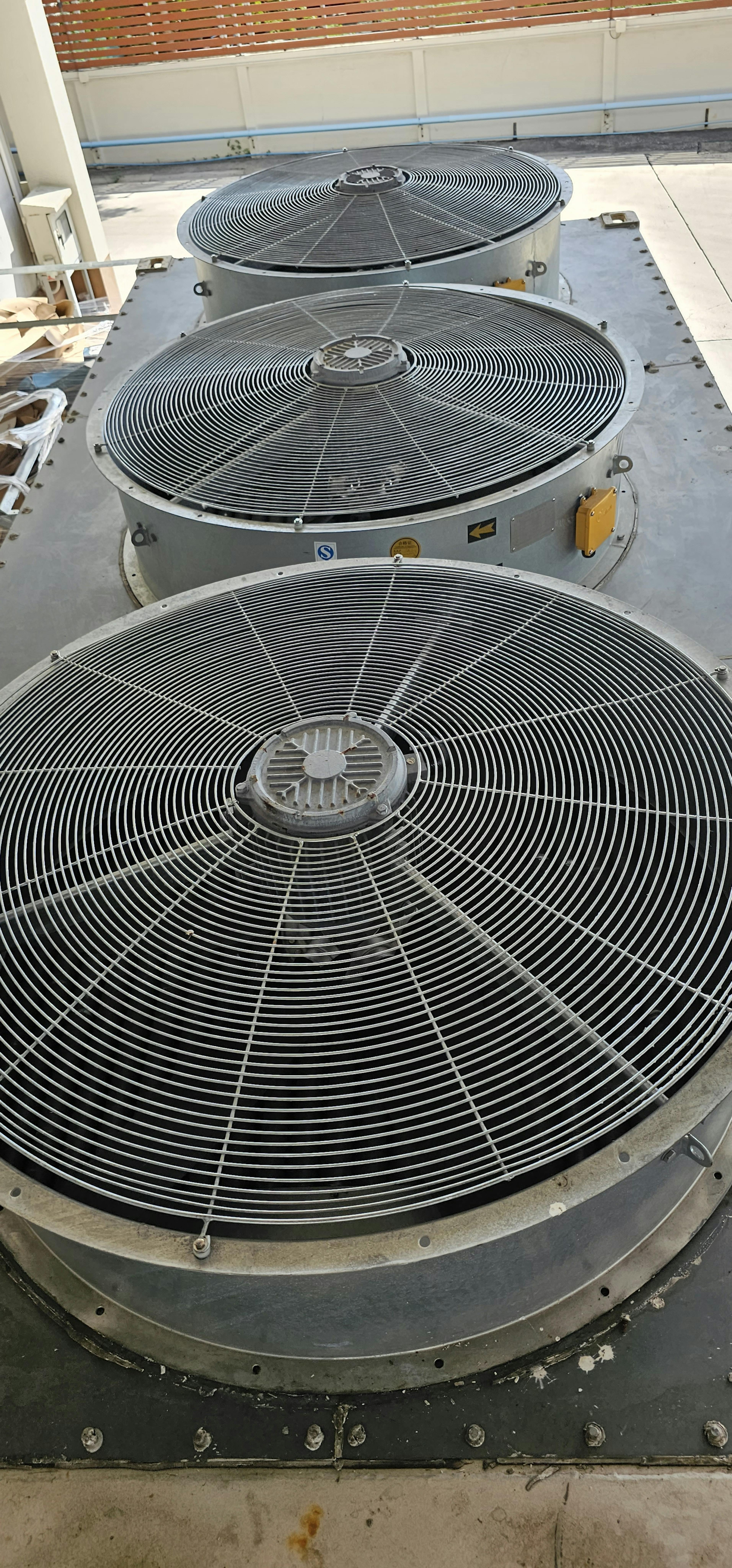 fans on cooling unit
