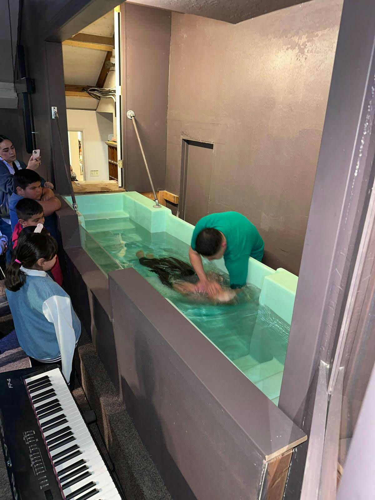 Evento de bautismo en Casa de Oración.