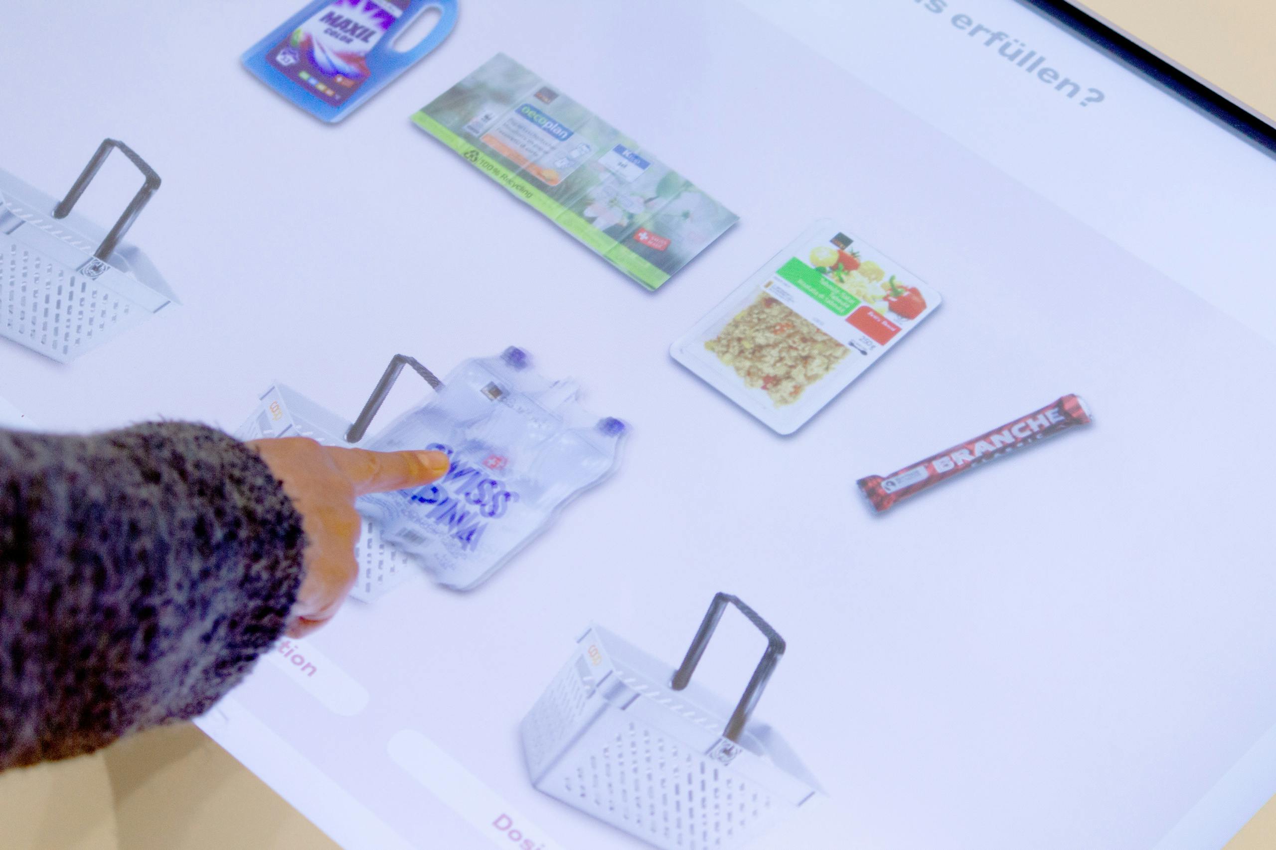 Cedric Kegreiss, Coop, Plastik, Game, Grafik, Design, Gestaltung, Spreitenbach, Basel, Ausstellung, Interaction-Design, Screen-Design, Migros, Plastic