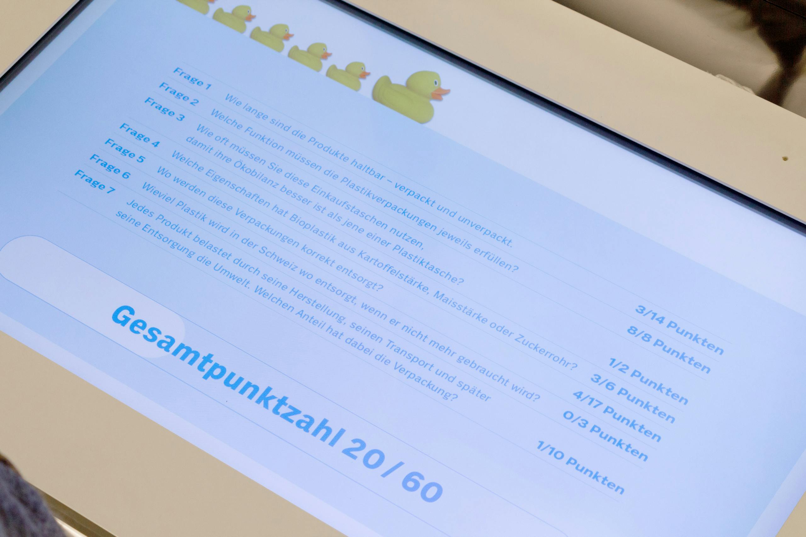 Cedric Kegreiss, Coop, Plastik, Game, Grafik, Design, Gestaltung, Spreitenbach, Basel, Ausstellung, Interaction-Design, Screen-Design, Migros, Plastic