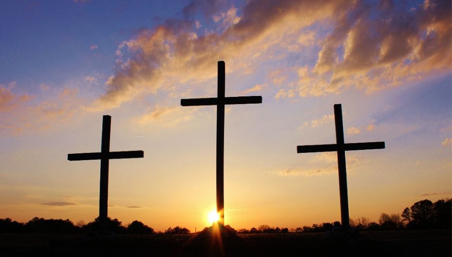 3 crosses that symbolized Jesus crucifixion