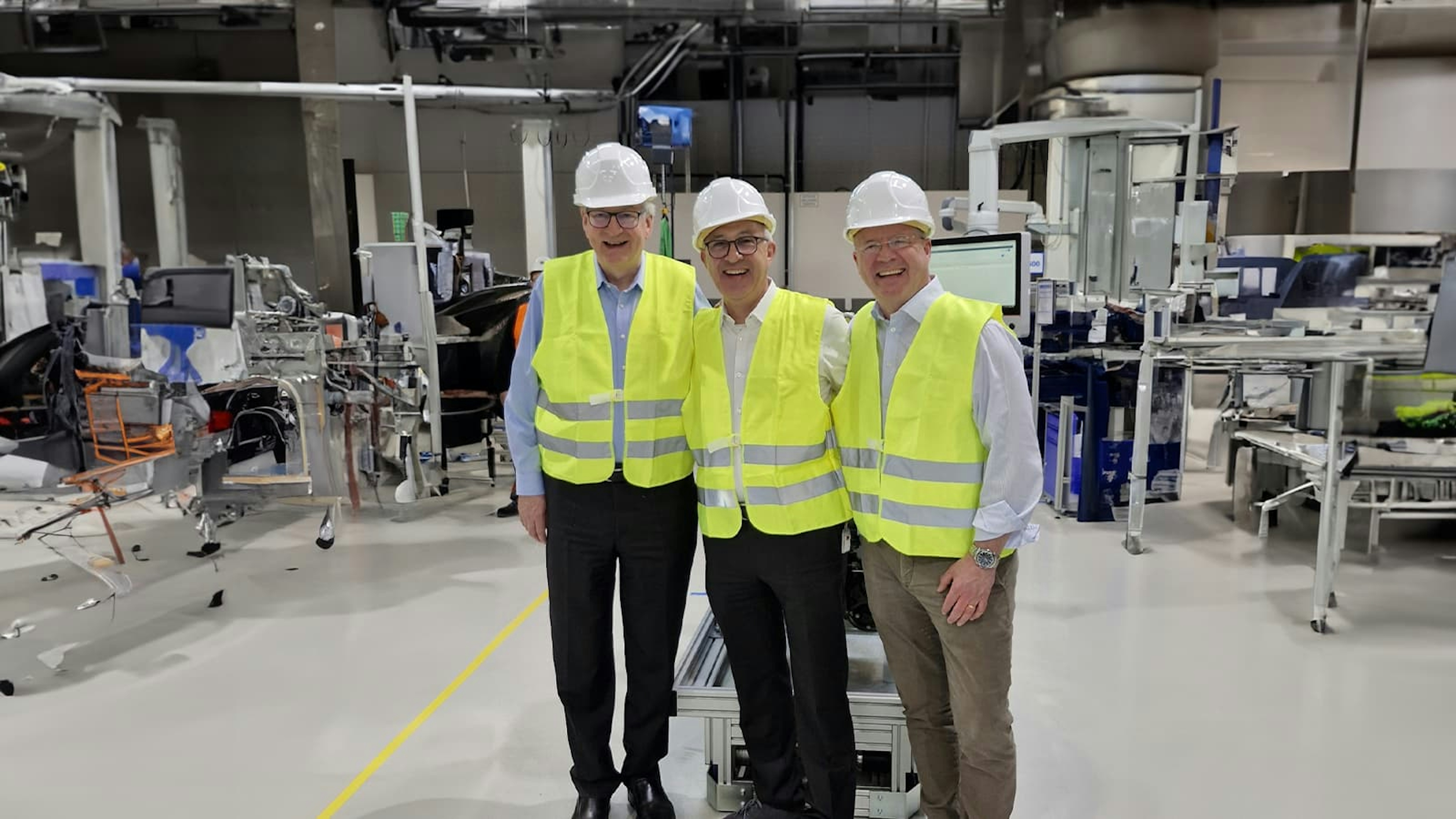 Dr. Matthias Jurytko and two other cellcentric employees in the production hall