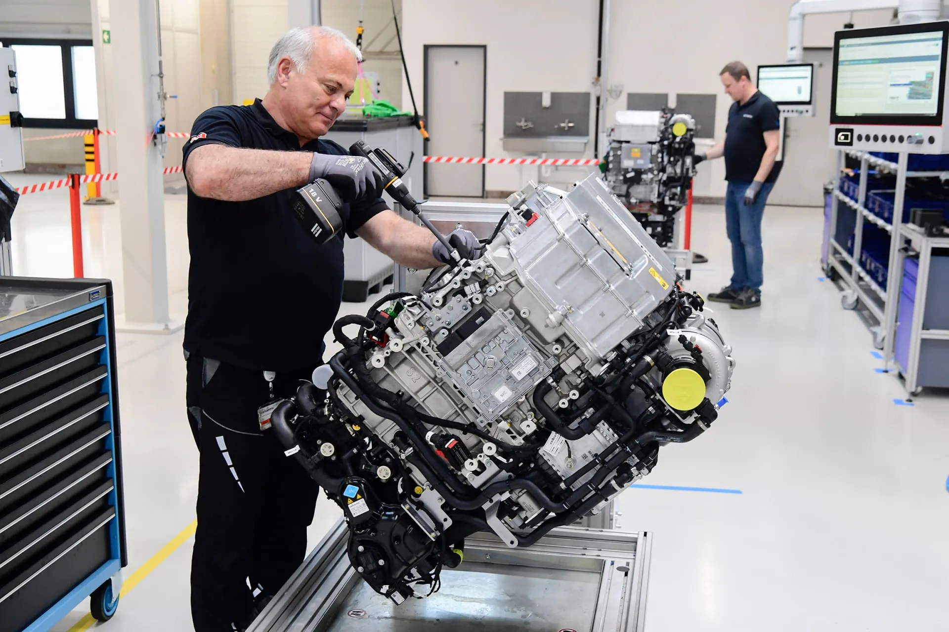 Next Gen Fuel Cell System for Heavy-Duty Vehicles - cellcentric