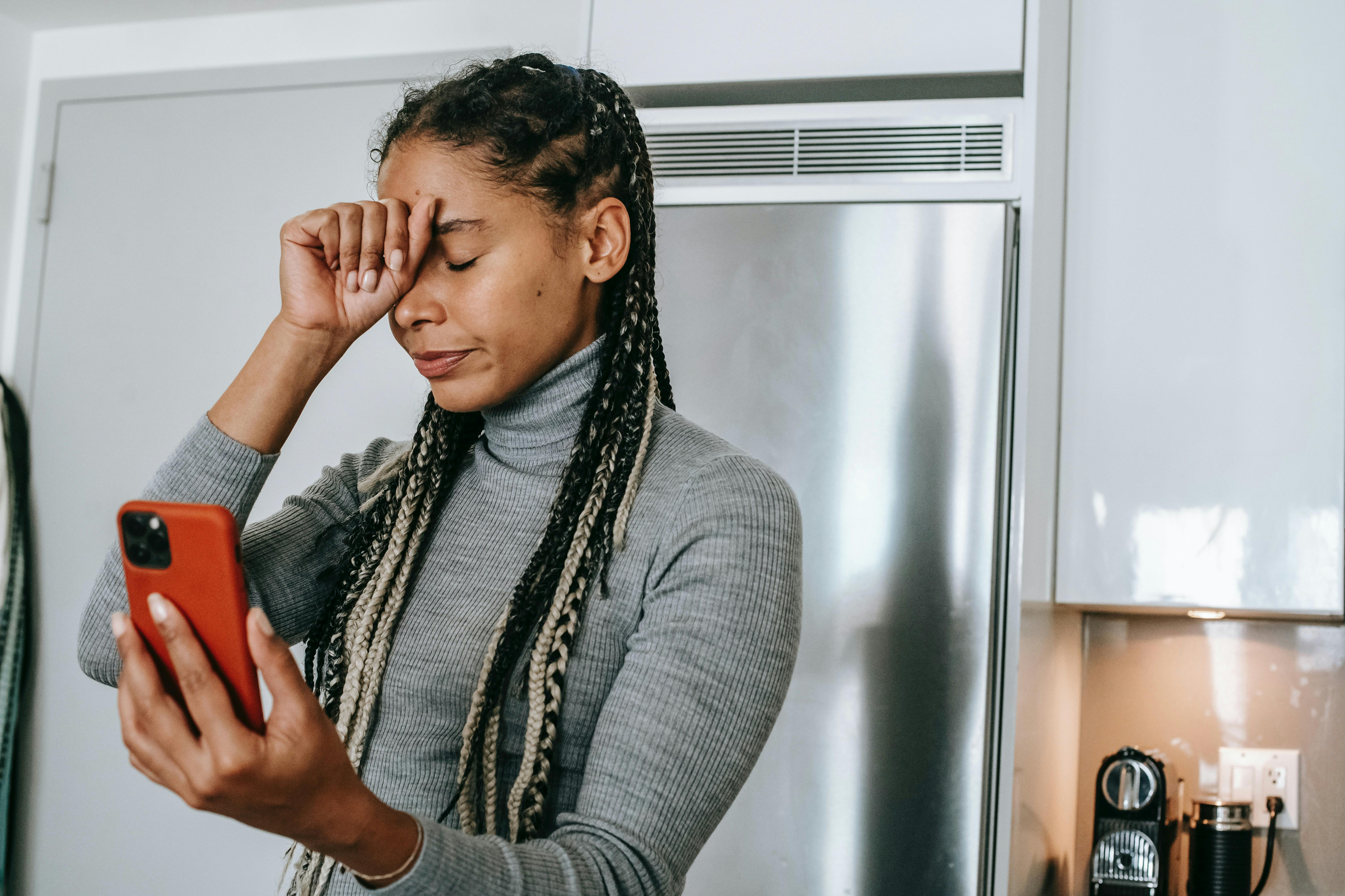 Woman recieving online mental health treatment in Houston, Texas