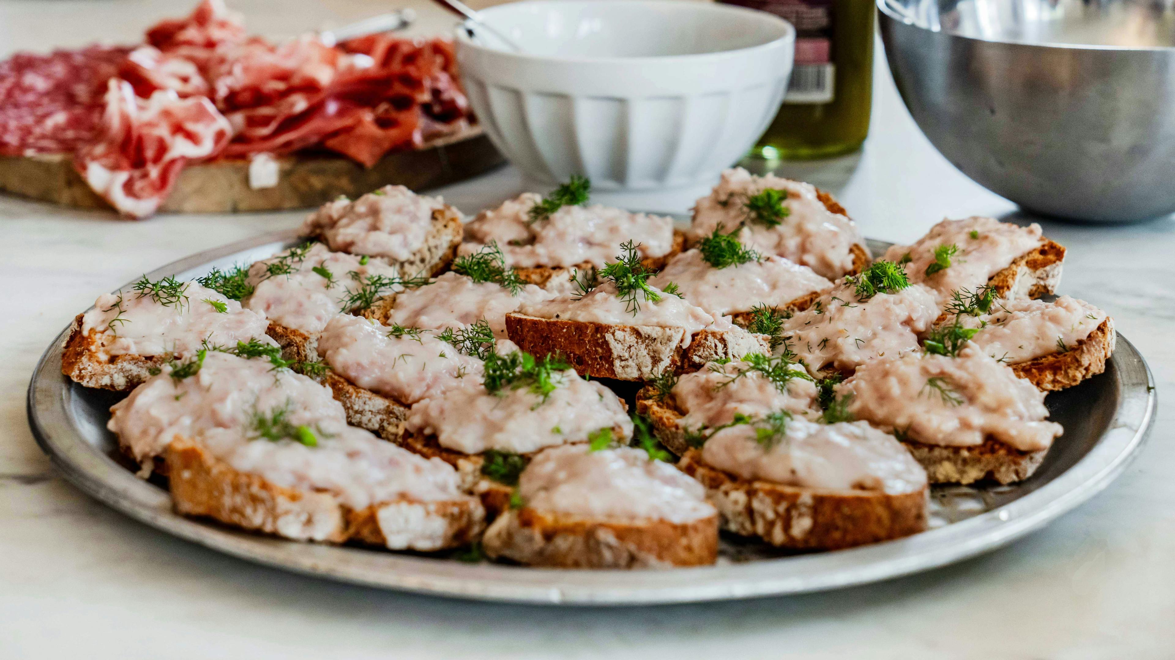 toasted bread slices with liver paté