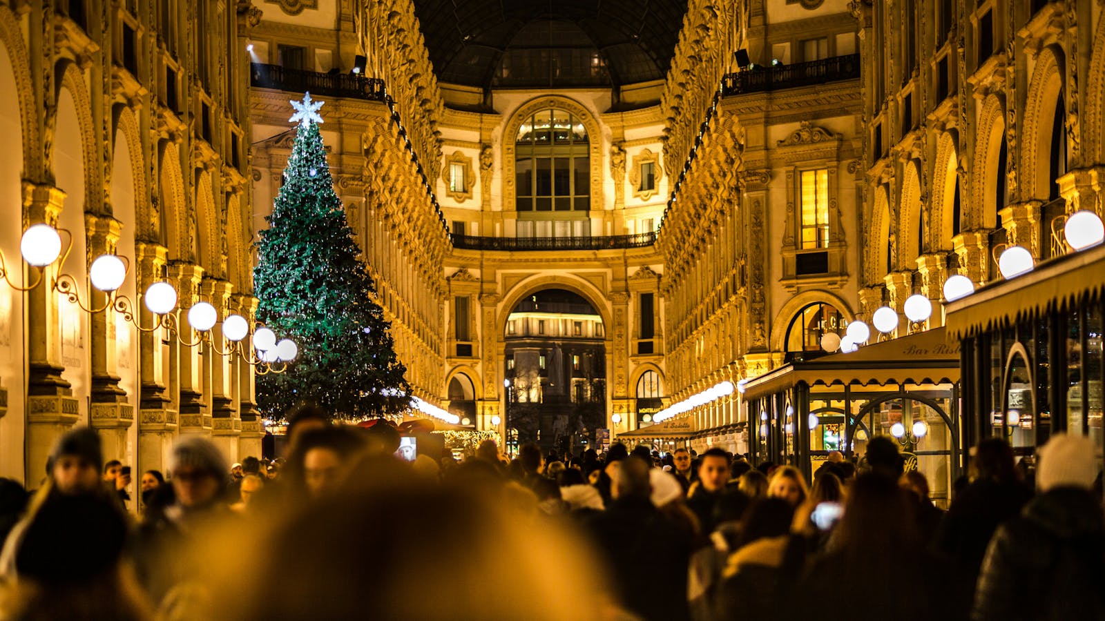 paesaggio città natalizia