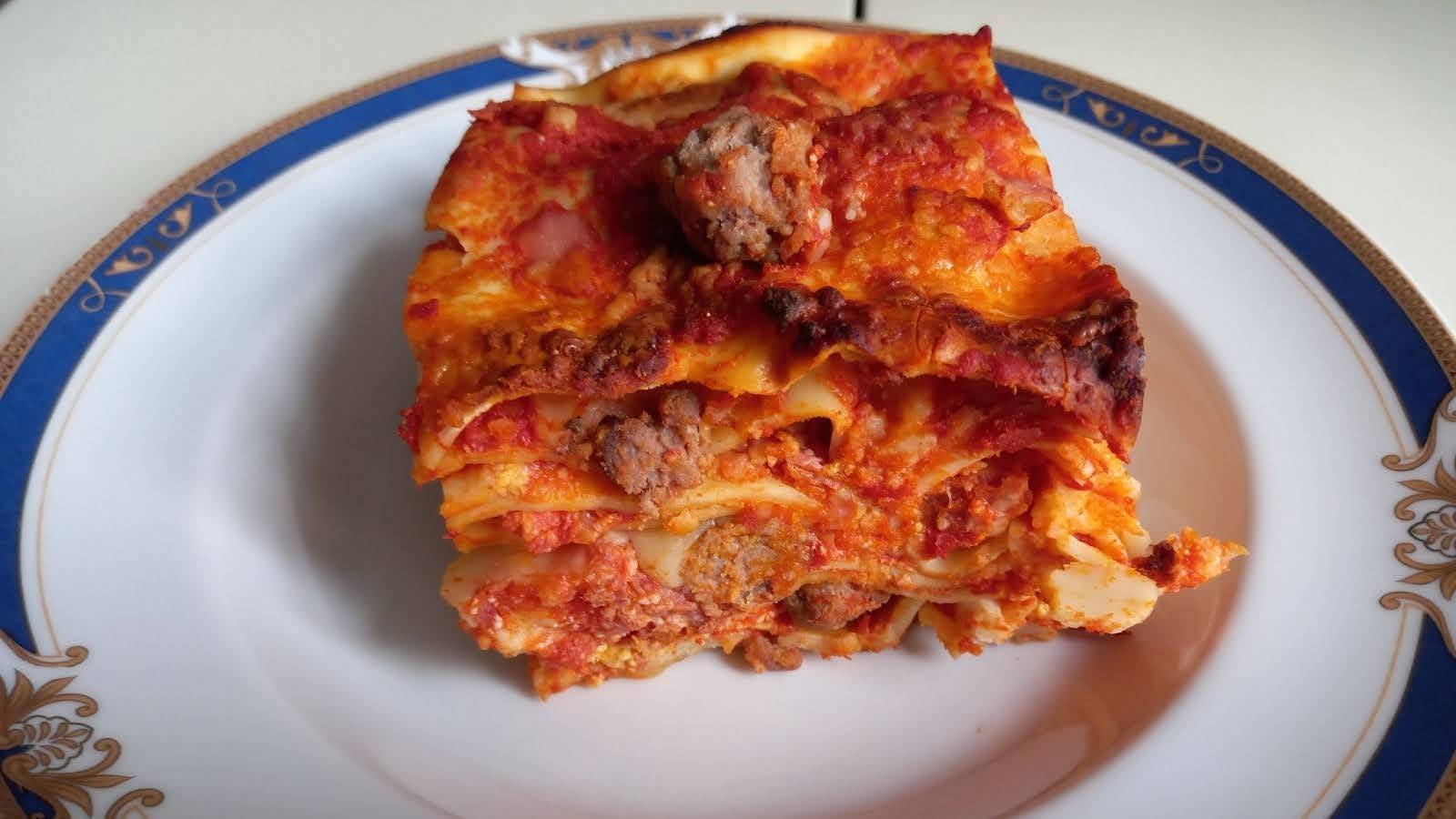 piatto di lasagna napoletana