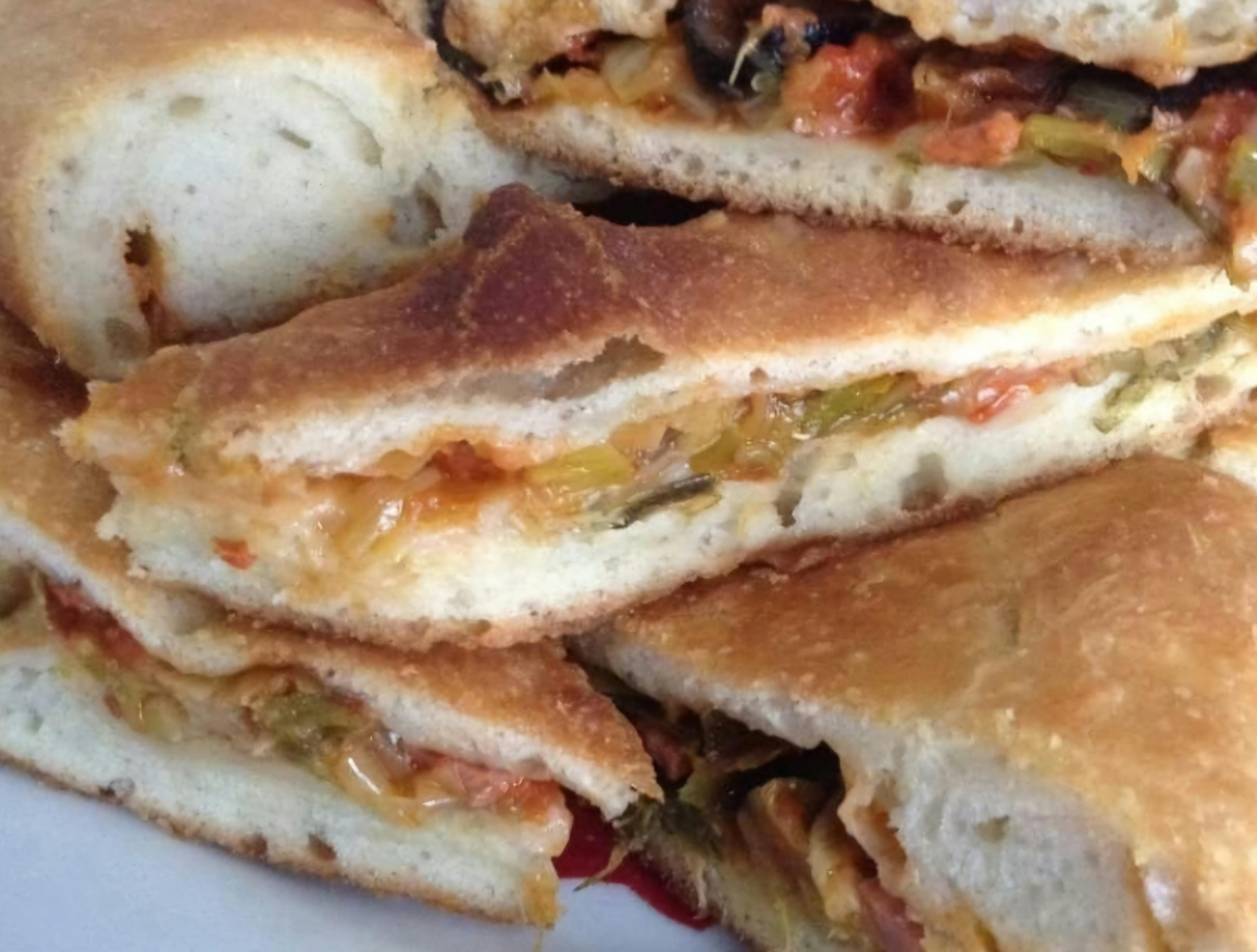 Calzone with sponsali (stuffed pizza with young onions)