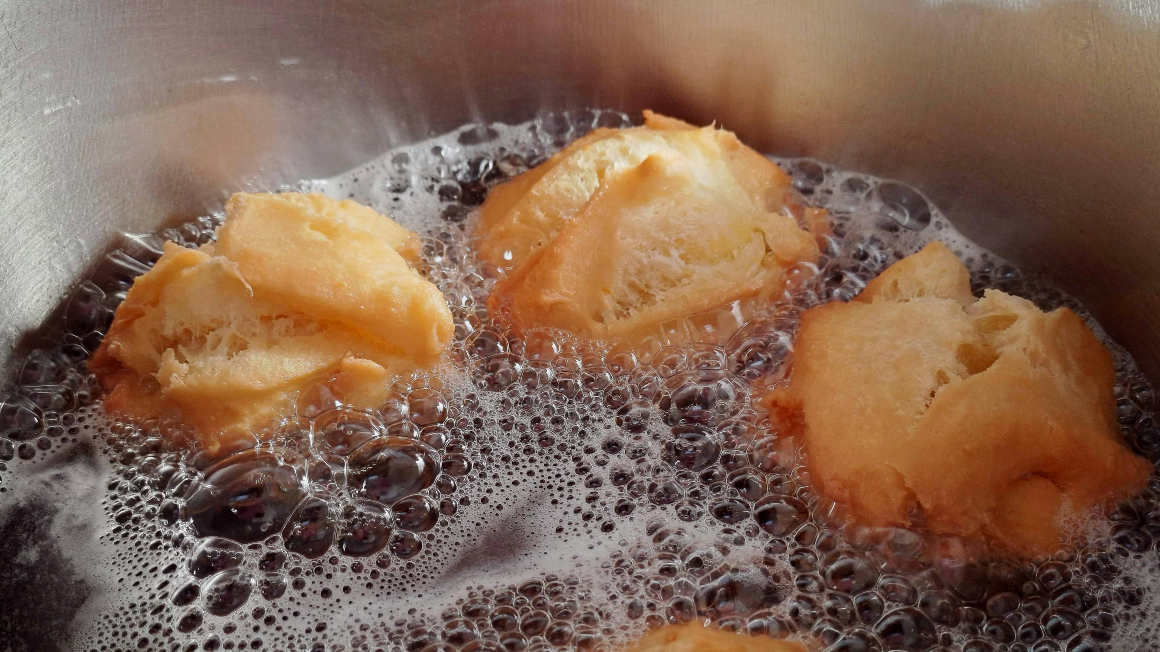 Strufoli umbri in cottura di Cesarina Marisa