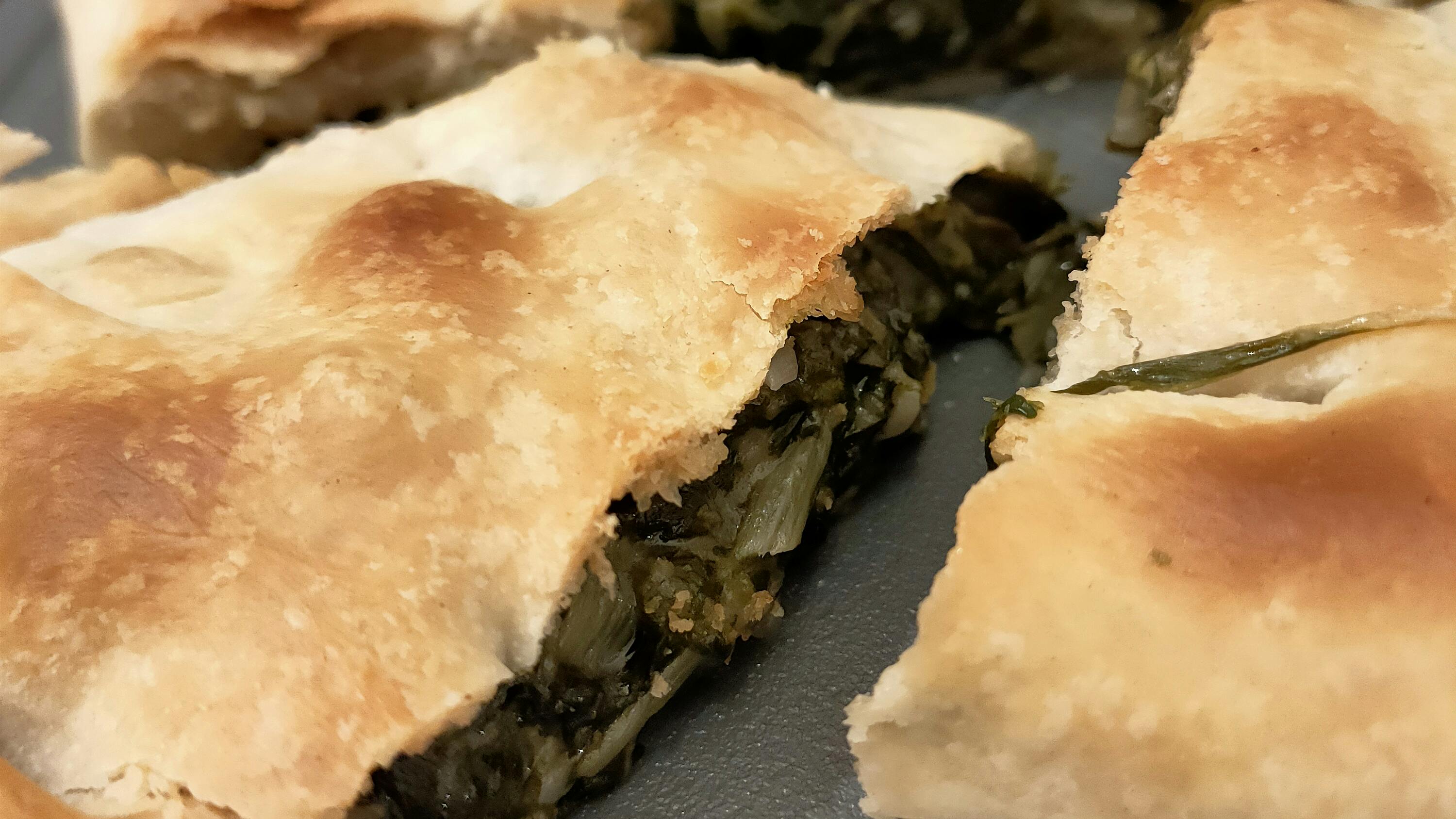 Erbazzone reggiano (savoury pie)