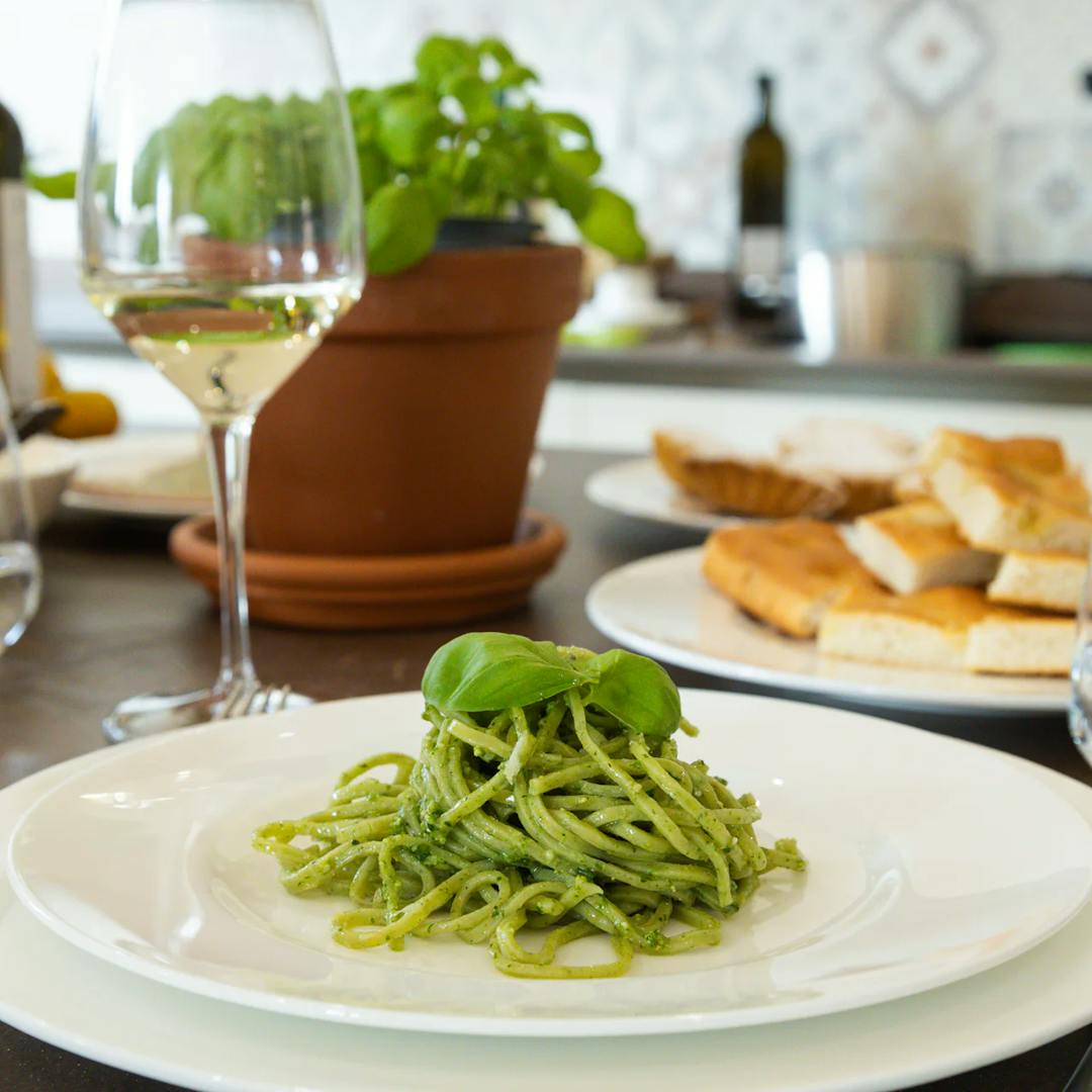 spaghetto al pesto tavola piatto