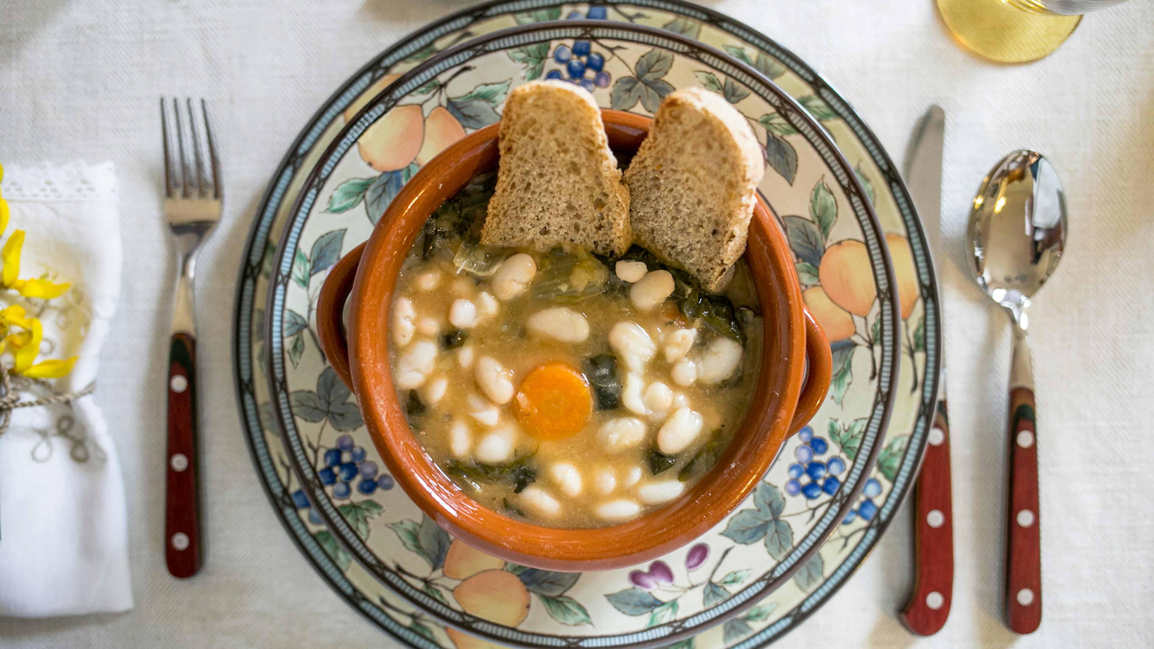 Top view of a plate of Tuscan ribollita with two croutons