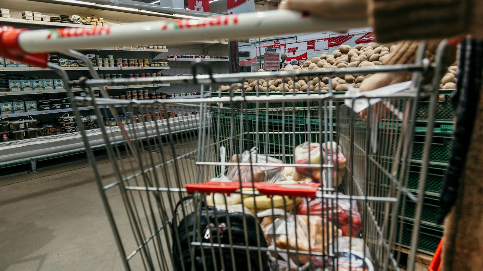 Carrello della spesa in supermercato