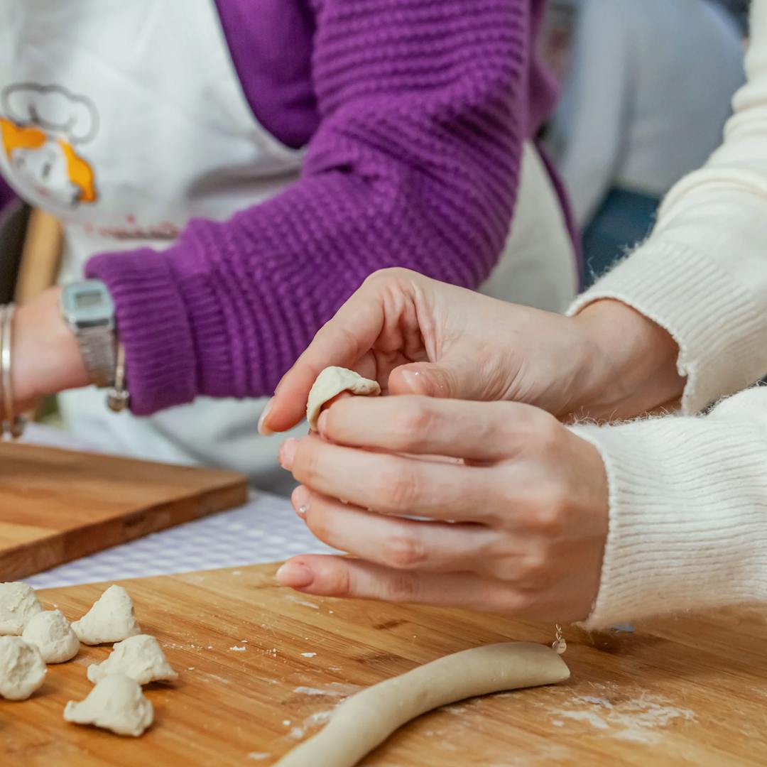 Lecce cooking class, learning to make orecchiette