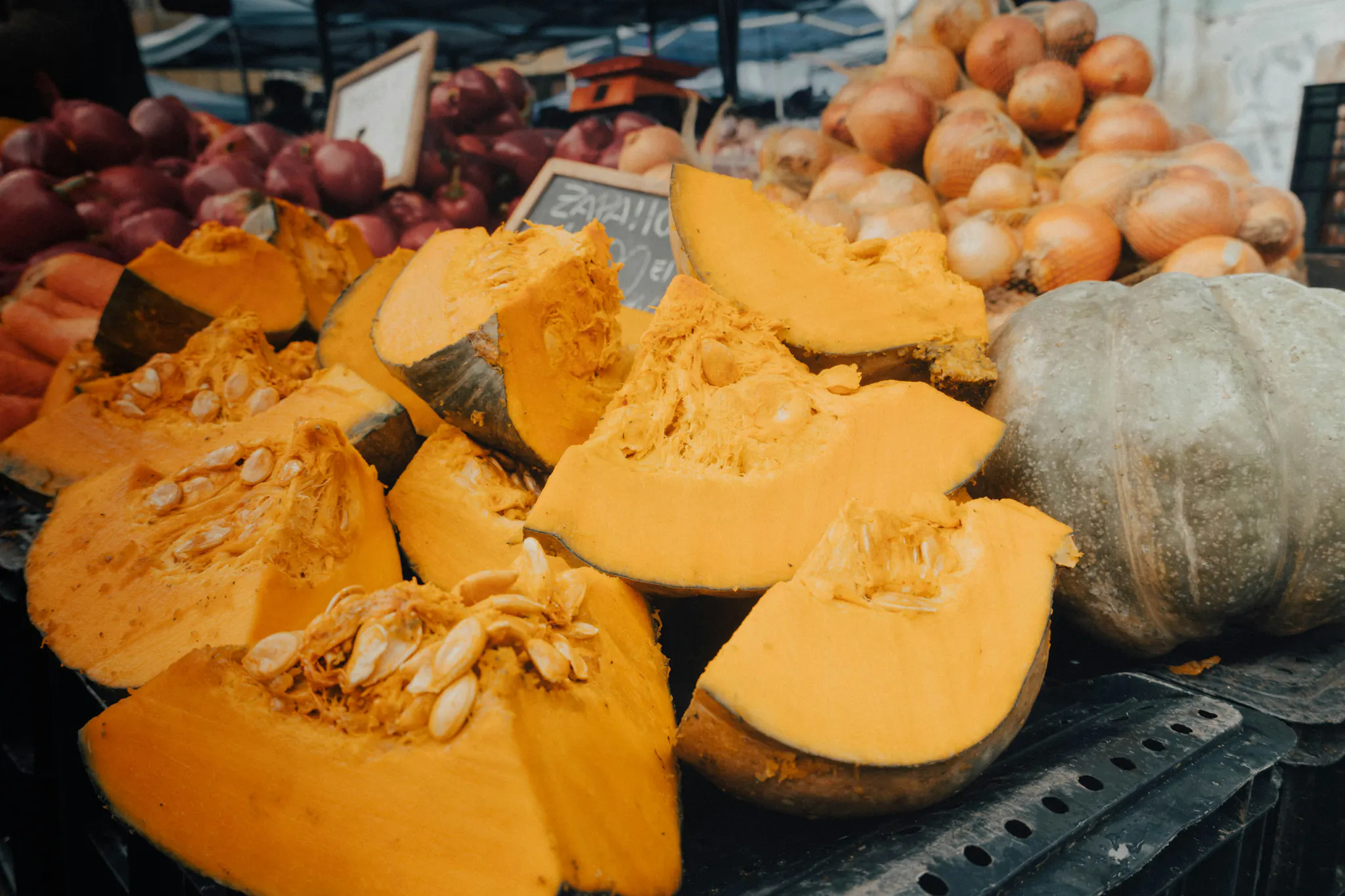 Citrouilles sur un étal de marché