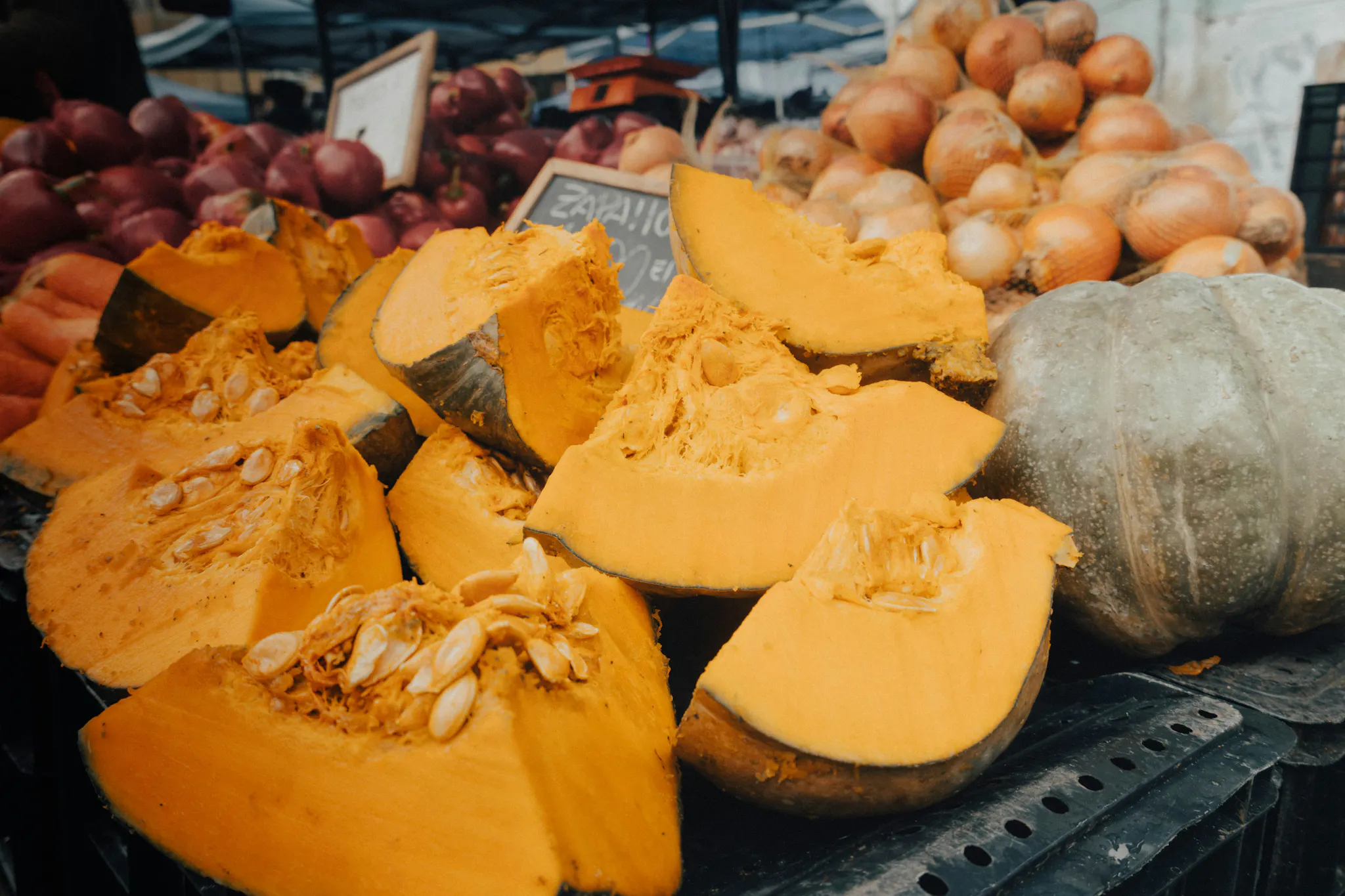 Citrouilles sur un étal de marché