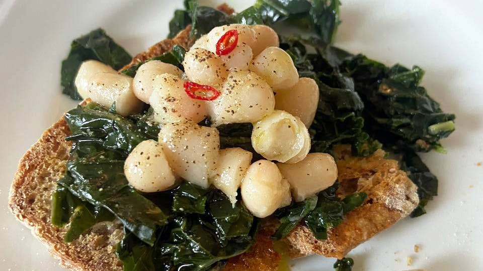Toasted bread with black kale and cannellini beans
