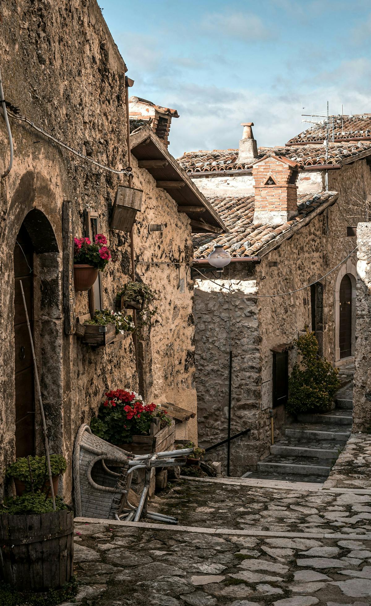 Borgo in Abruzzo con strade di ciottoli