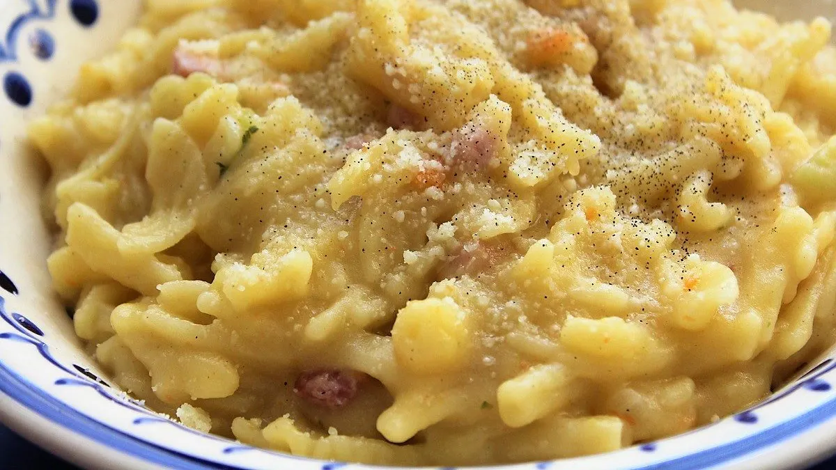 Pâtes, pommes de terre et provola
