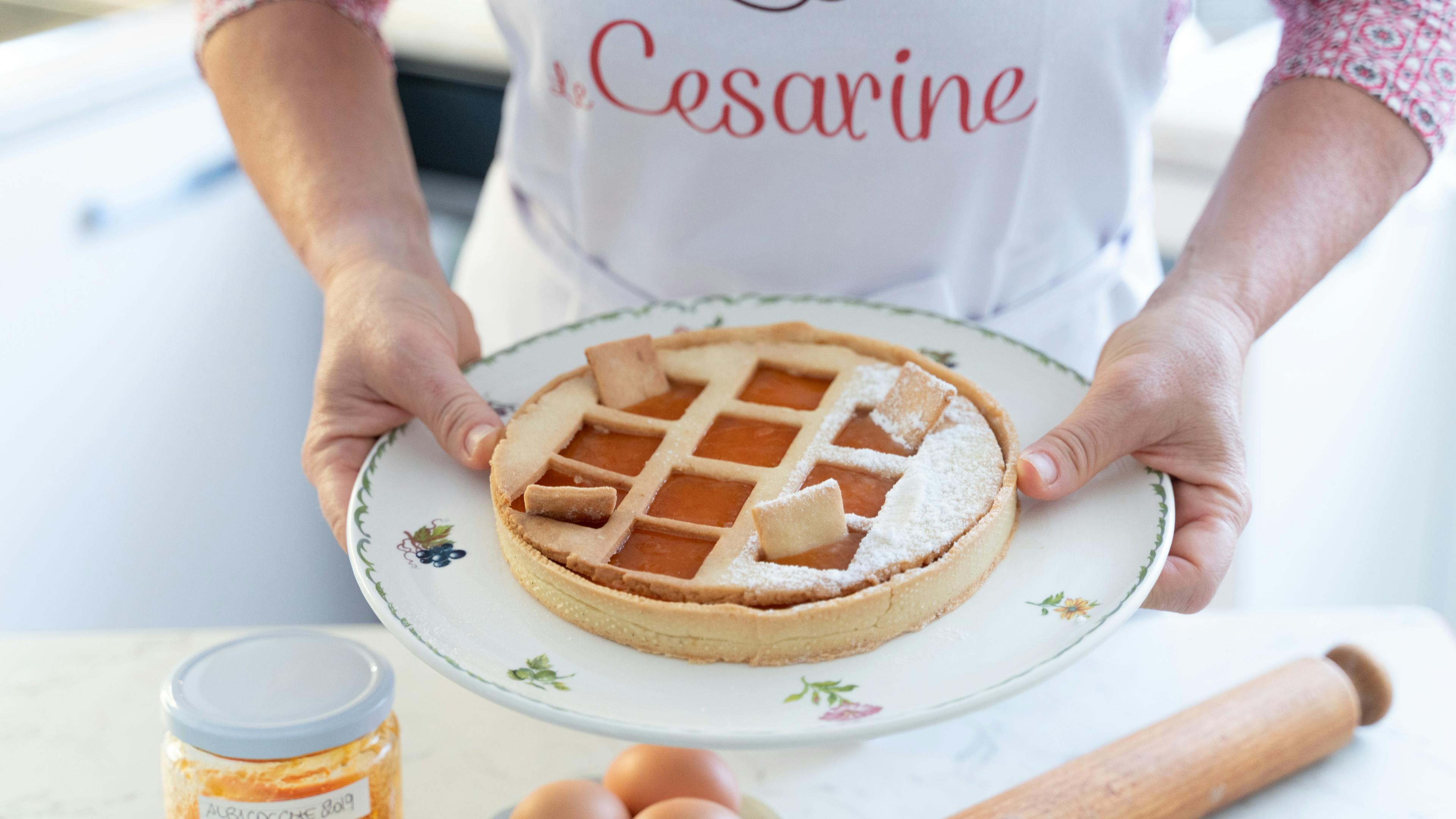Crostata con composta di albicocche e cardamomo